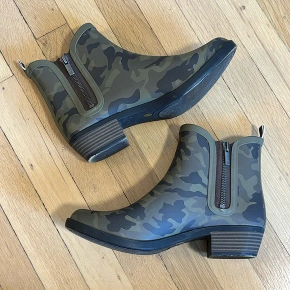 Lucky Brand Chelsea Rain Boots in Camo - Picture 3 of 7